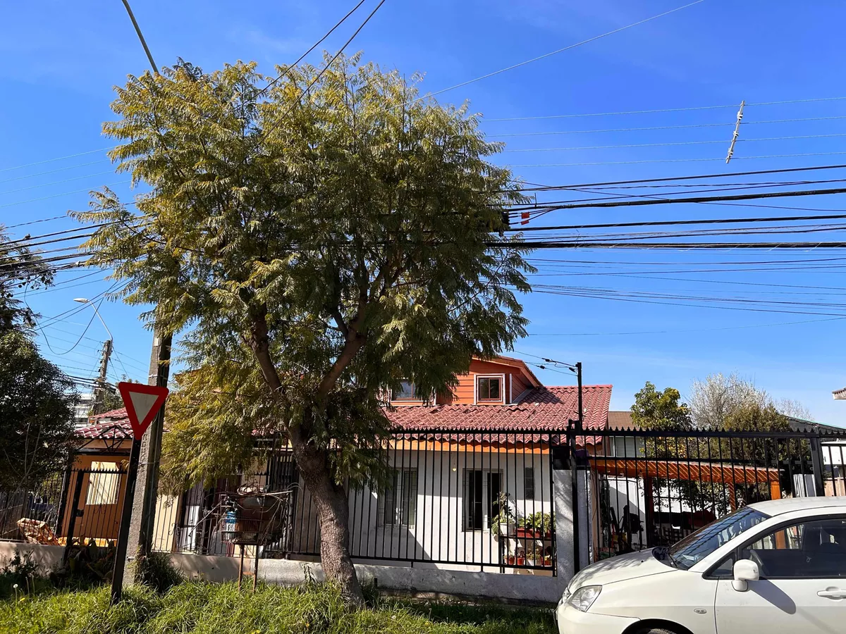 Casa 4D 2B Estacionamiento más local comercial, en Quilpué $ 1.550.000